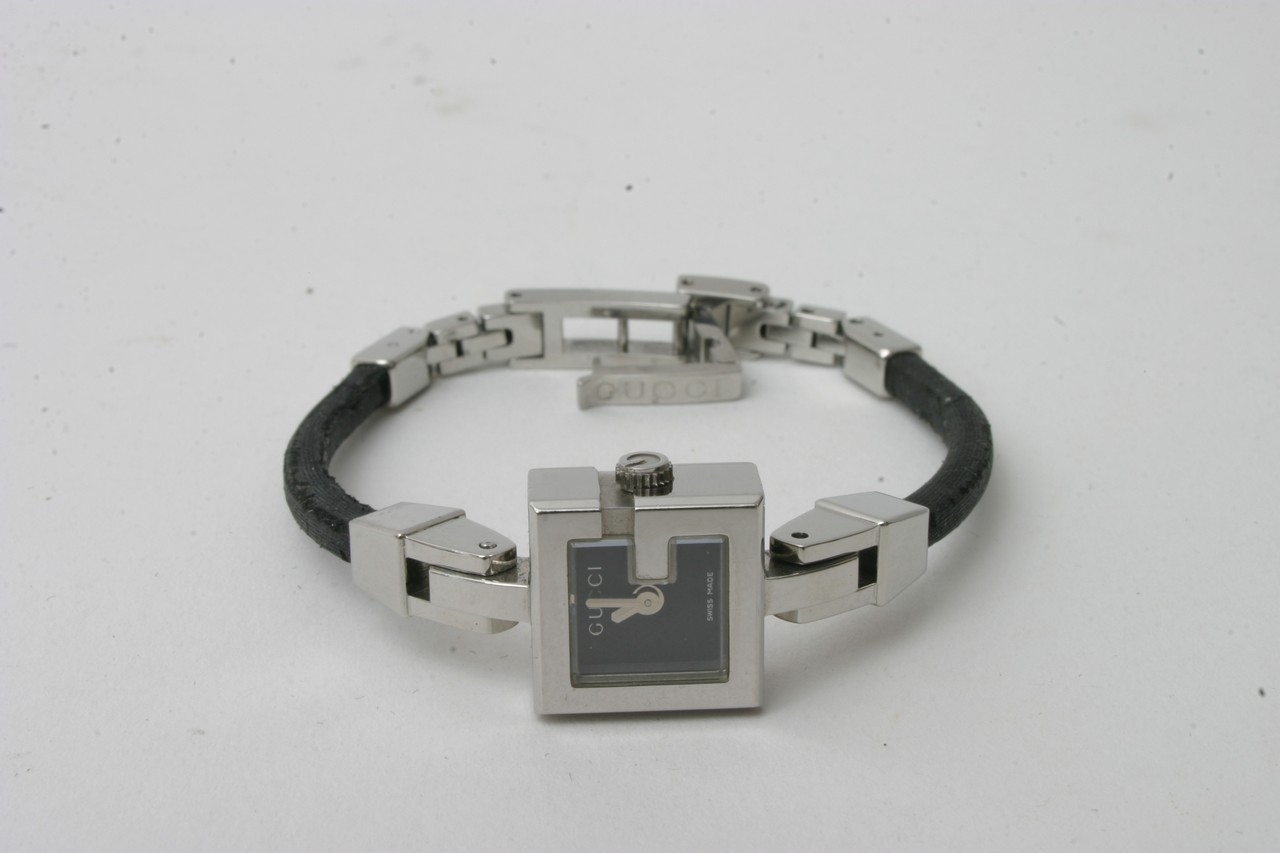 A Ladies mini G watch with certification - Image 3 of 6