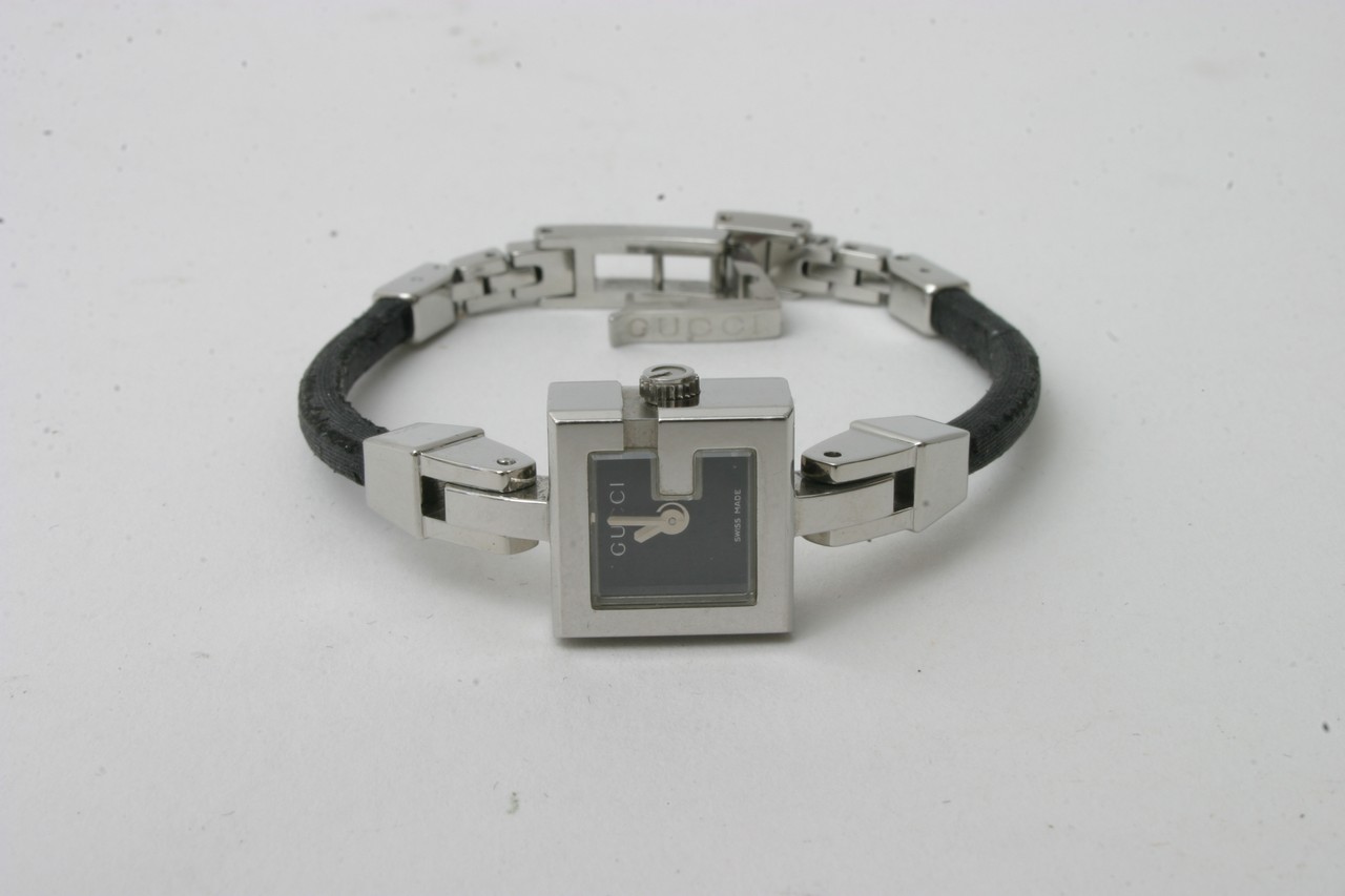 A Ladies mini G watch with certification - Image 2 of 6