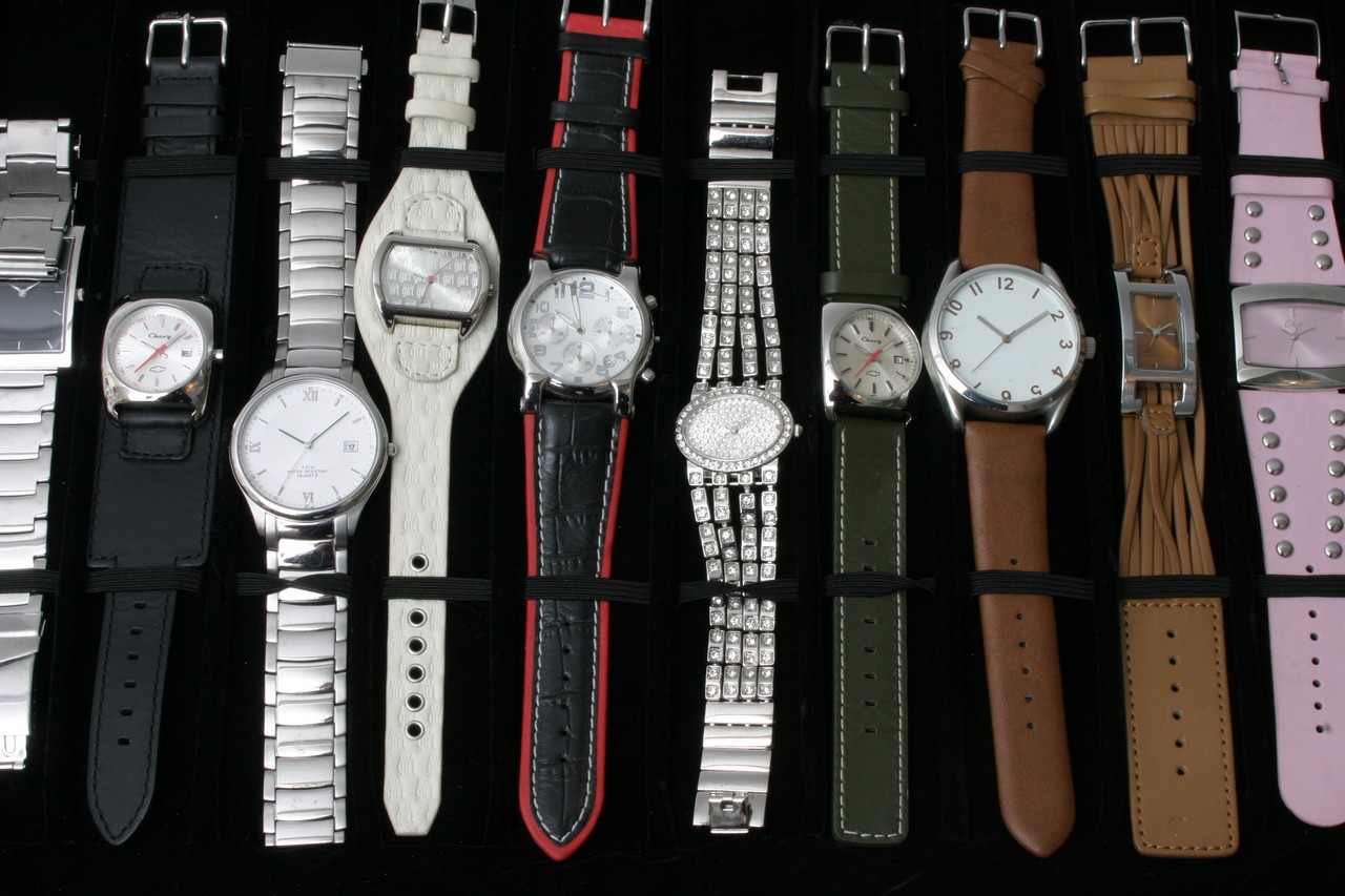 A roll up case of 18 salesman sample watches - Image 3 of 4