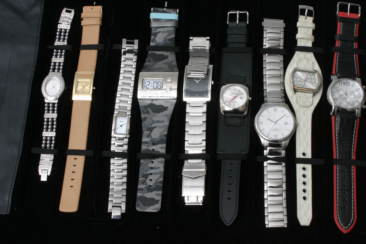 A roll up case of 18 salesman sample watches - Image 2 of 4