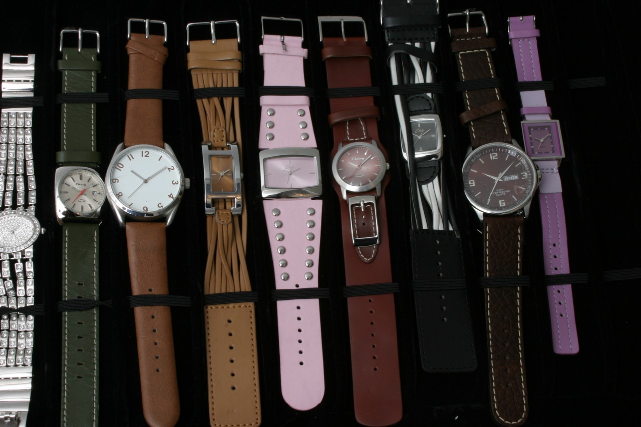 A roll up case of 18 salesman sample watches - Image 4 of 4
