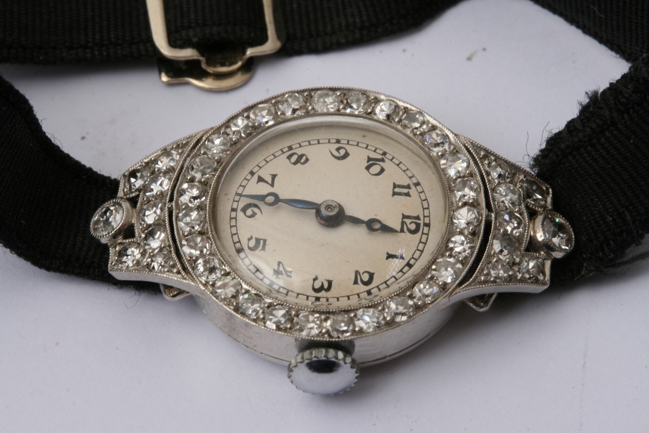 A vintage lady's cocktail watch set with diamonds. - Image 3 of 4