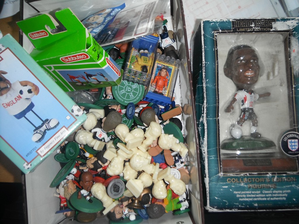 Football Figures: Wide range including many Corinthian, 14 Cleveland busts from 1970. Quantity in