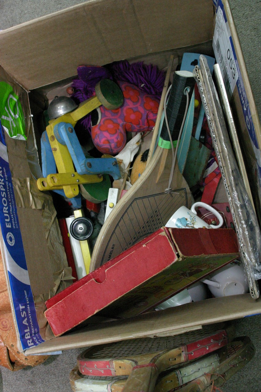 A collection of unboxed toys including a wooden train and yacht, hand puppets, jigsaw puzzles - Image 3 of 3