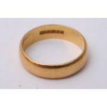 A 22ct gold wedding band 5g