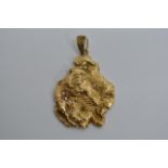 A gold pendant set with diamond chips, approx 27.9