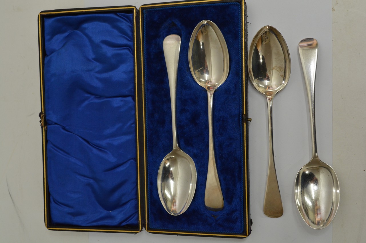 Two pairs of silver table spoons (267 grams)