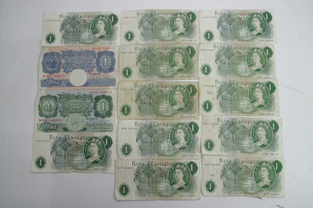 A collection of vintage GB one pound notes. - Image 2 of 2