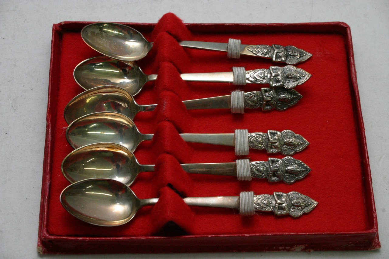 Cased set of six sterling spoons decorated with Bu