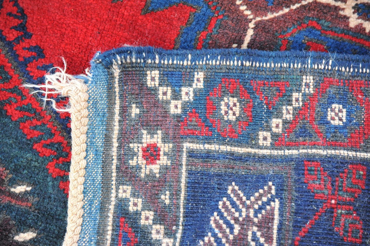 An antique rug in blue, red and cream, approx 112c - Image 3 of 3