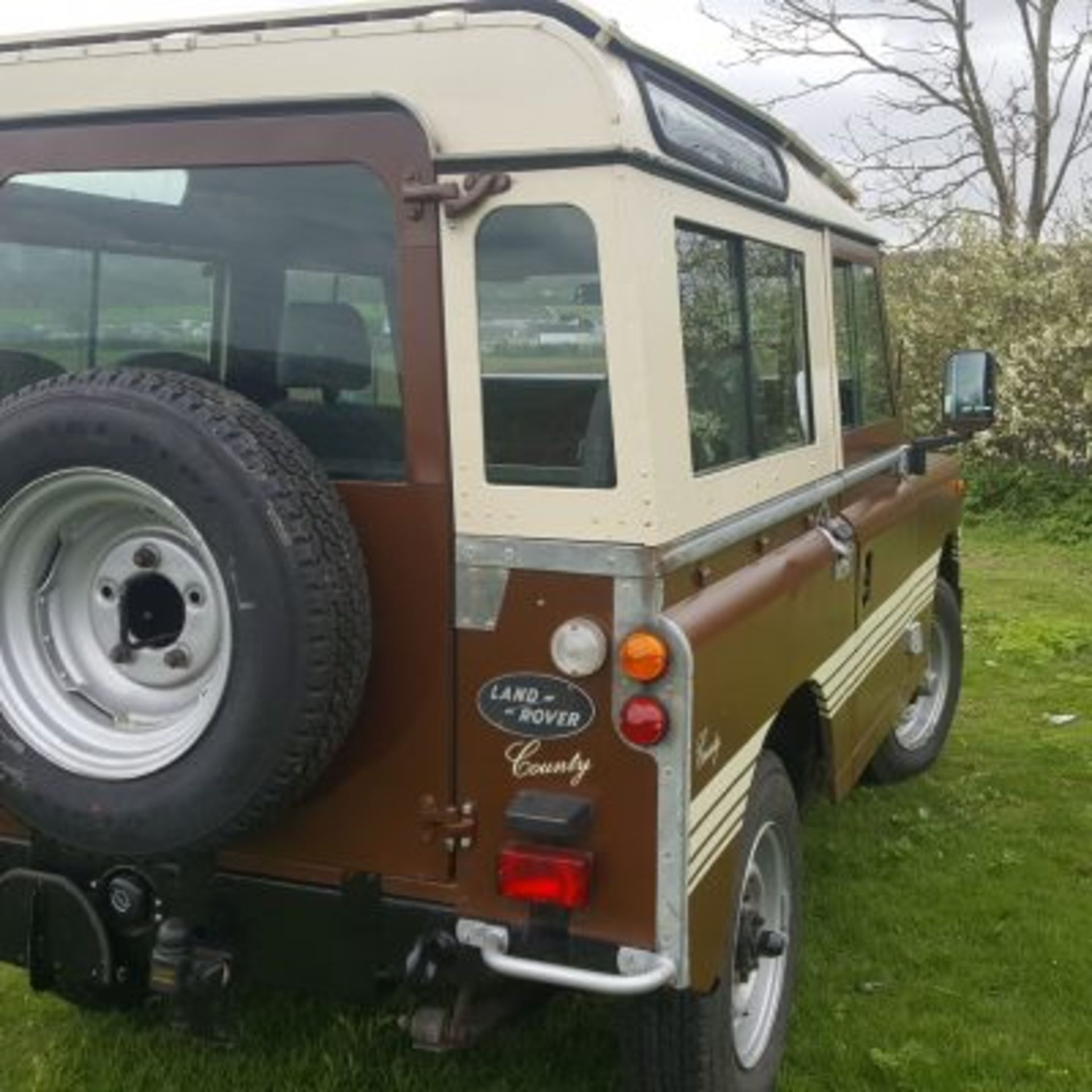 Land Rover County 1982 - As you can see by the pictures, this 1982 Land Rover County has not been - Image 6 of 18