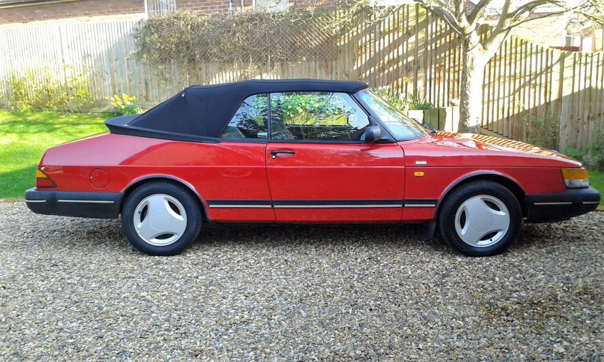 Saab 900i “Classic” Convertible 1990 - According t