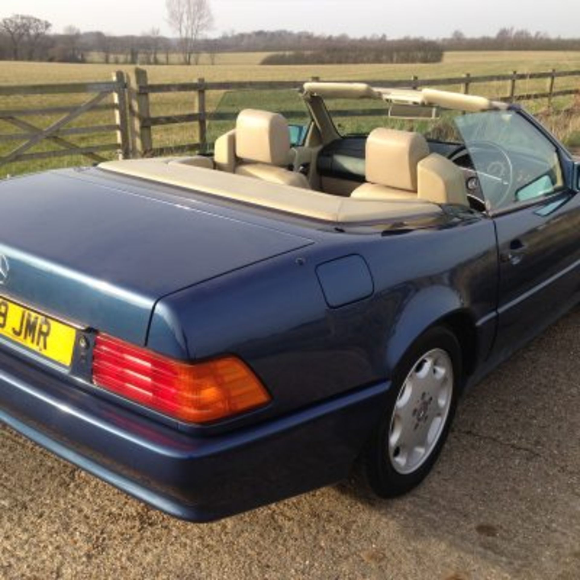 Mercedes 300SL Convertible 1990 - This lovely 1990 Mercedes 300SL not only comes with its factory - Image 4 of 6