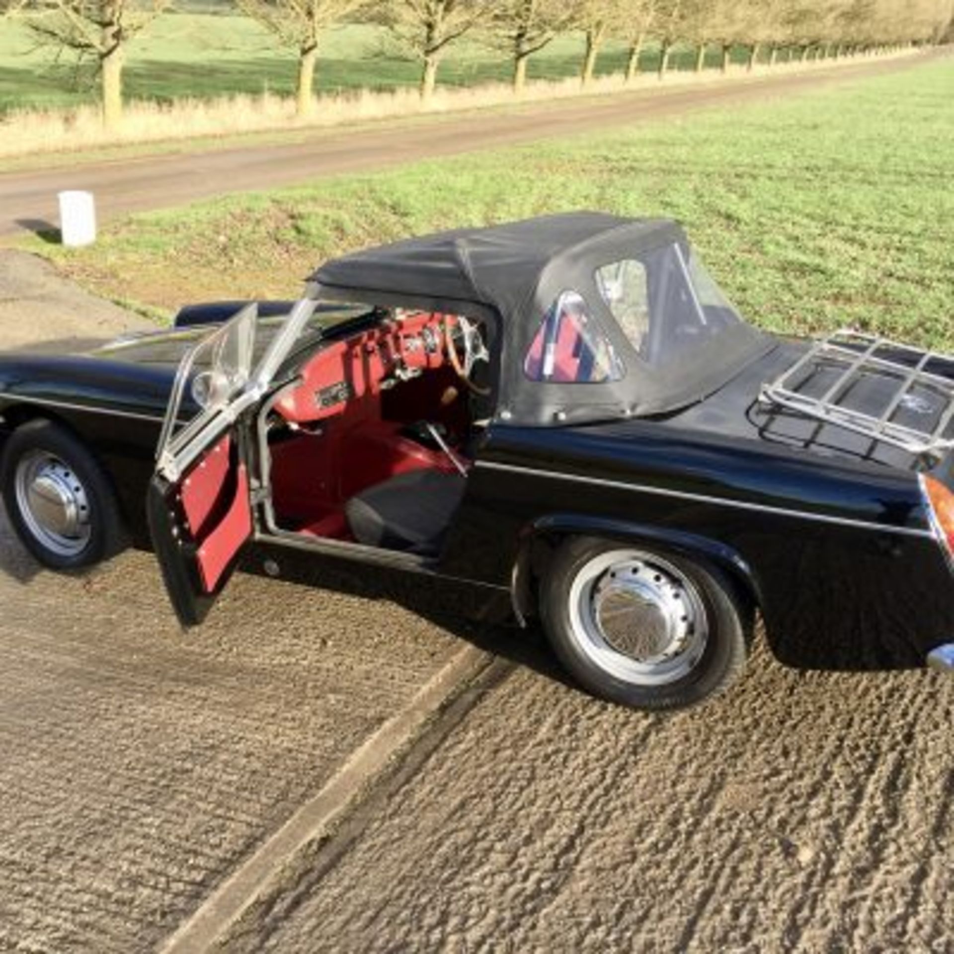 WITHDRAWN - MG Midget Chrome Bumper 1961 - This 1961 “Midget” is a non-restored , early model car - Image 4 of 5