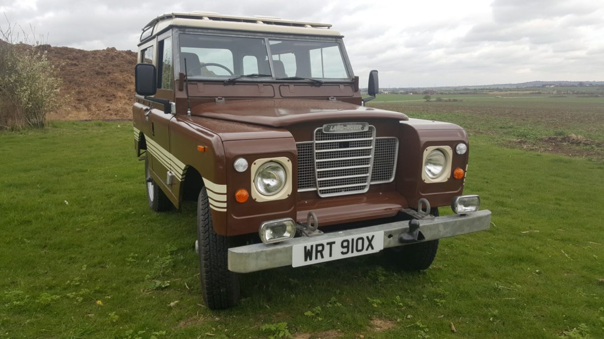 Land Rover County 1982 - As you can see by the pictures, this 1982 Land Rover County has not been