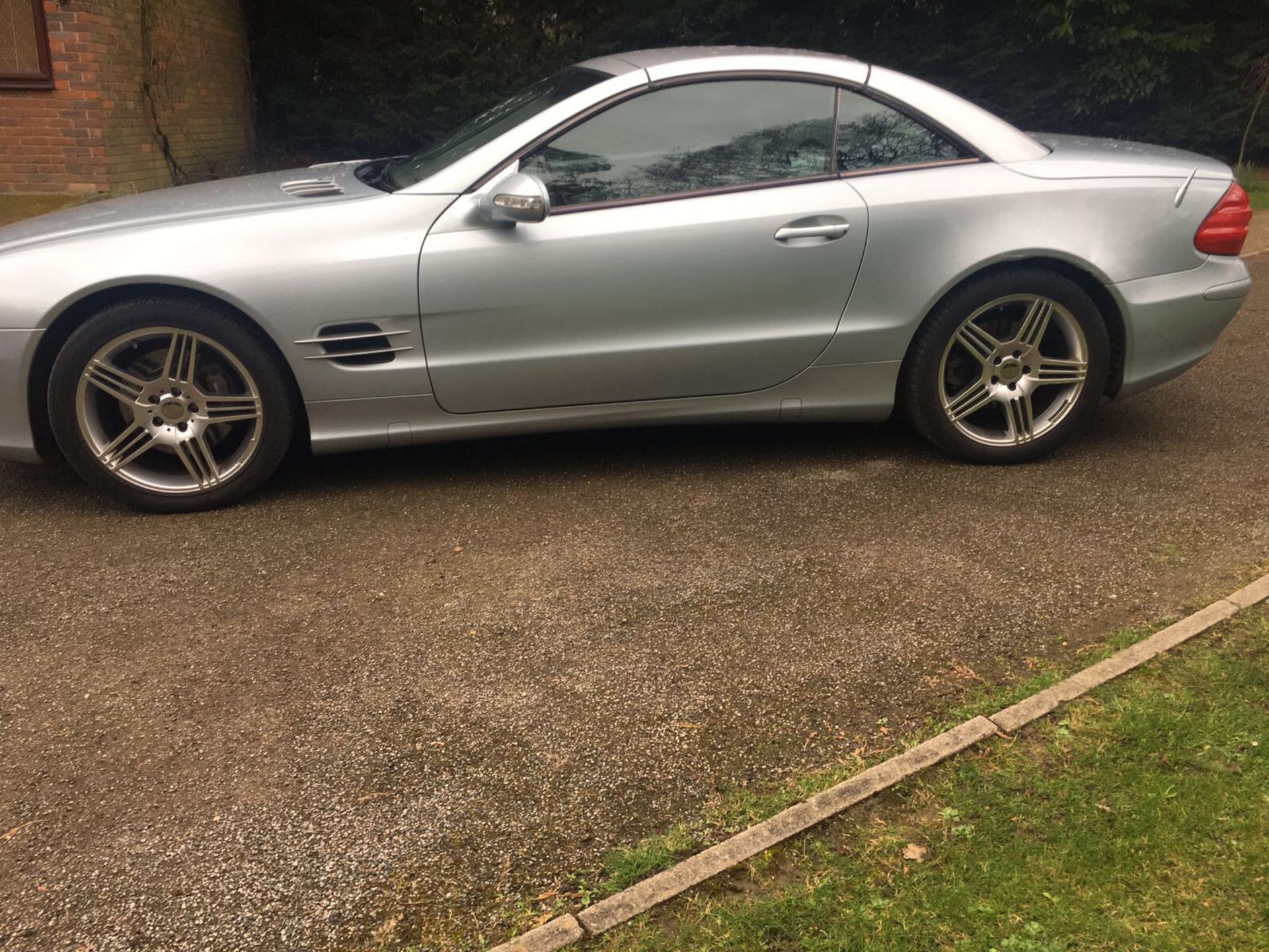 Mercedes SL500 Convertible 2003 - Image 2 of 7