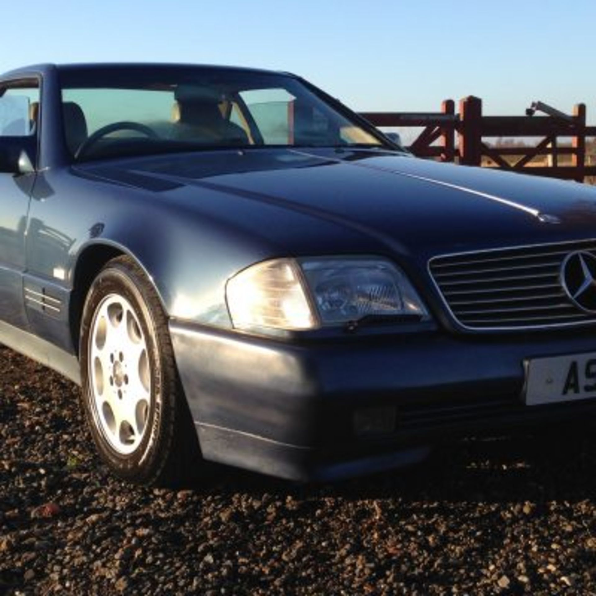 Mercedes 300SL Convertible 1990 - This lovely 1990 Mercedes 300SL not only comes with its factory - Image 5 of 6