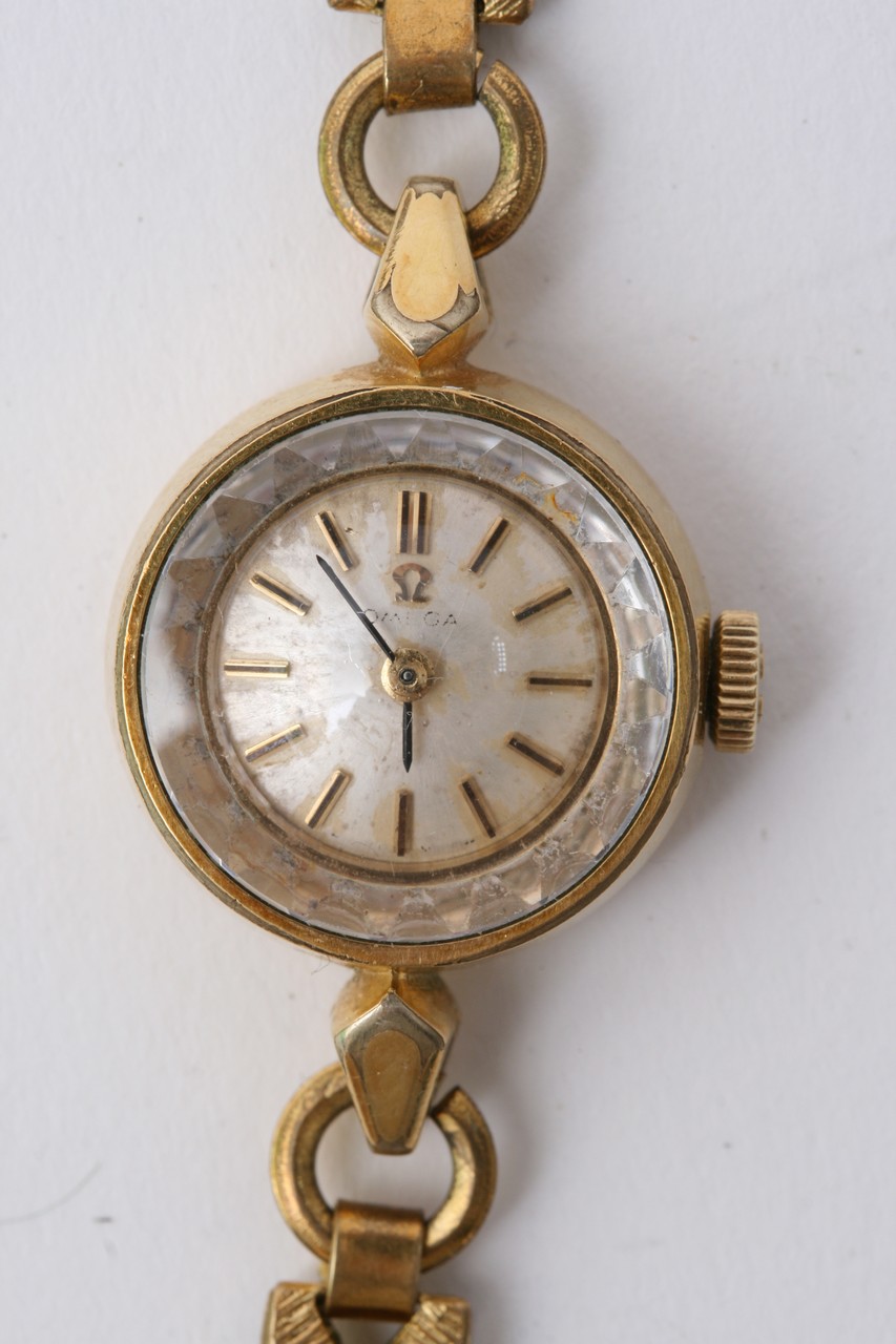 A Ladies Gold Tone Omega Wrist Watch with pearles - Image 2 of 4