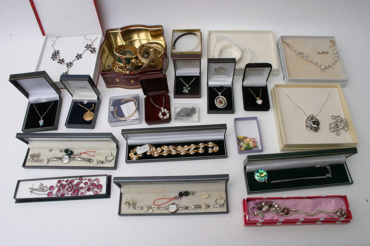 A box of costume jewellery including boxed sets et