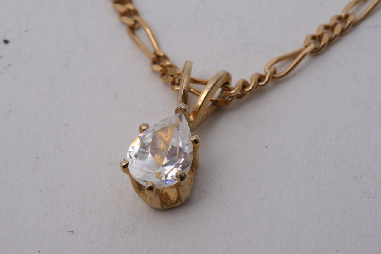 A gold stick pin, 9ct gold necklace, and 9ct gold - Image 4 of 4
