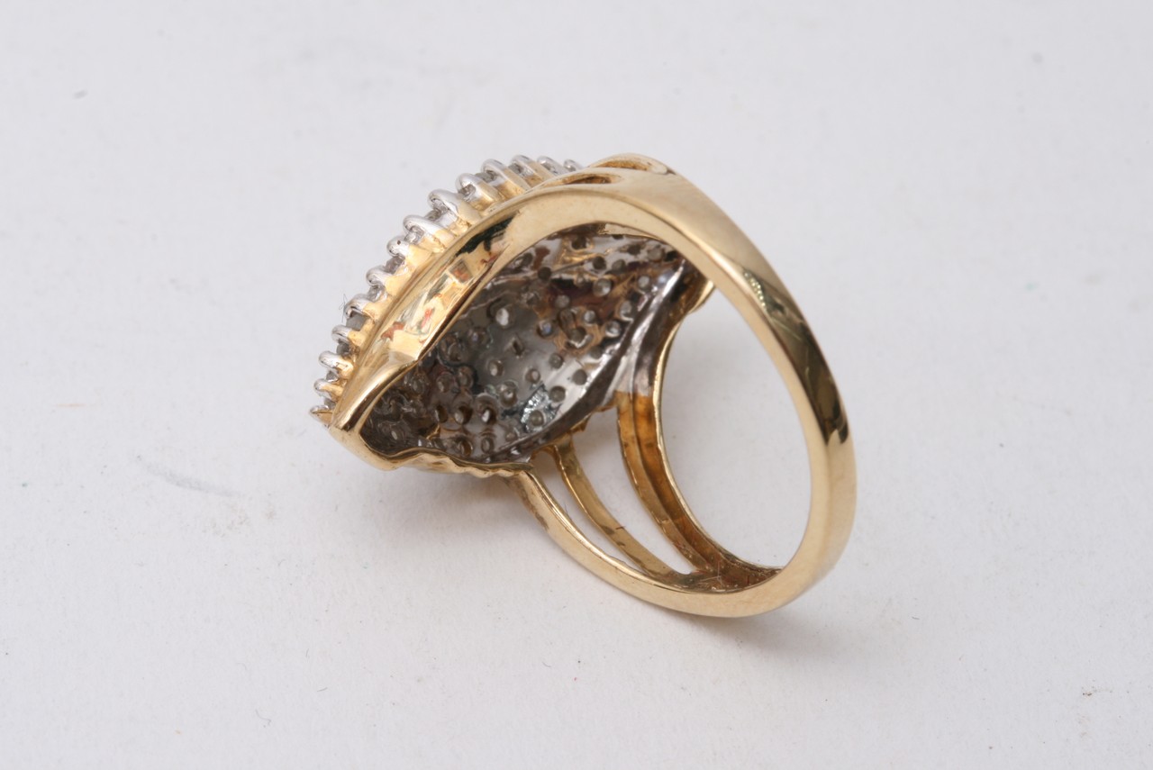 A 9ct Gold Ring with small clear chip stones, Size N - Image 3 of 4