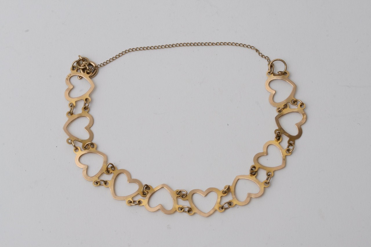 A 9ct gold bracelet in the form of linked hearts,