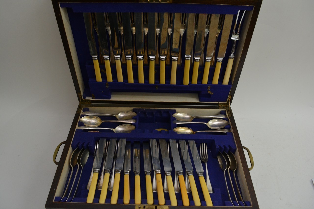 An oak canteen of cutlery part set