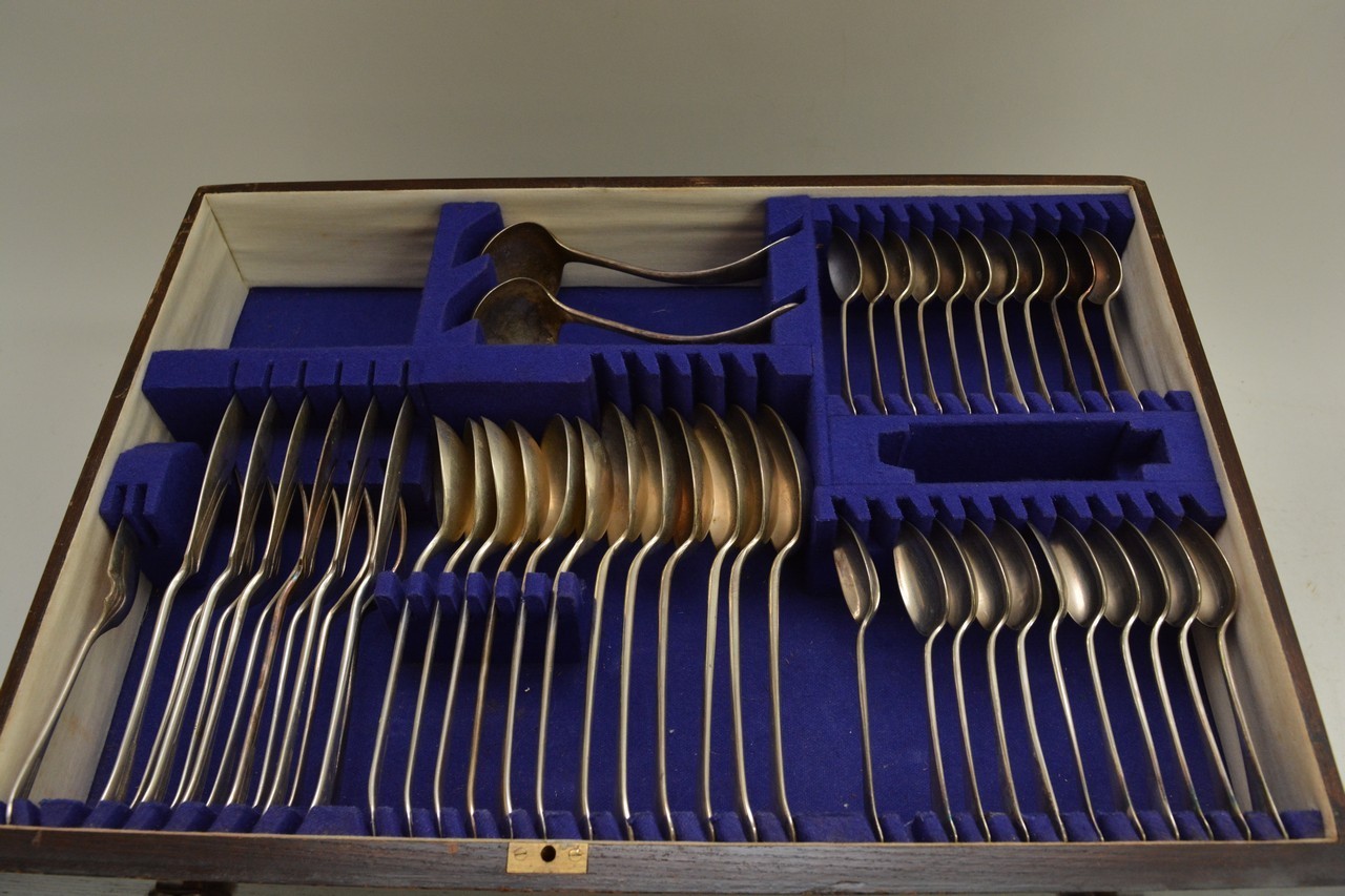 An oak canteen of cutlery part set - Image 2 of 2