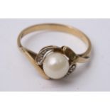 A ladies yellow gold ring set with a cultured pearl, approximately 2.2 grams total weight, ring size