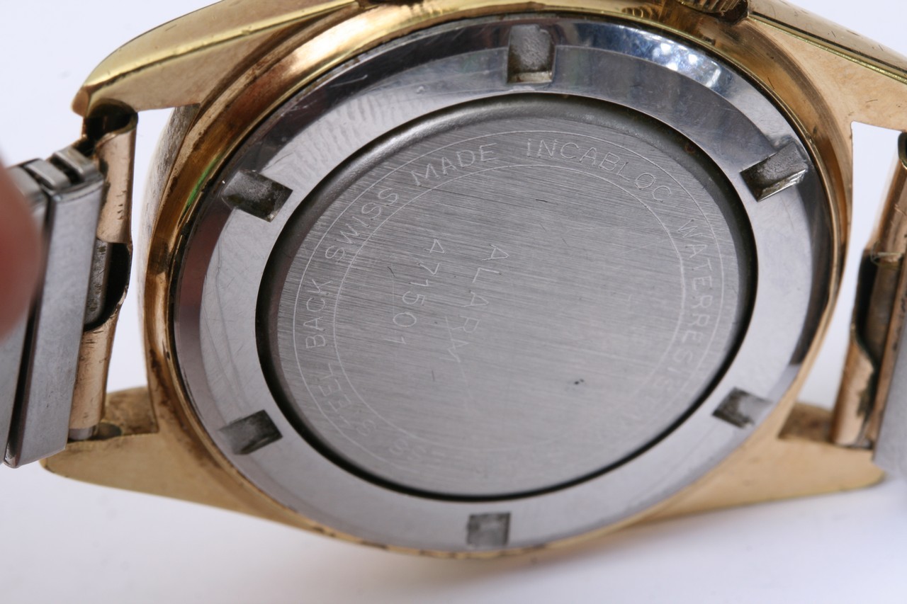 A gold tone Swiss Emperor 17 jewel wristwatch with baton numerals and date aperture. - Image 4 of 4