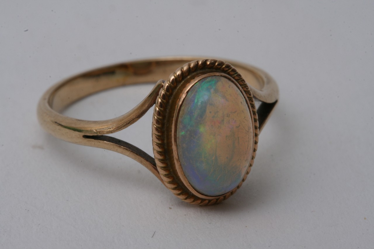 An opal ring - Image 2 of 3