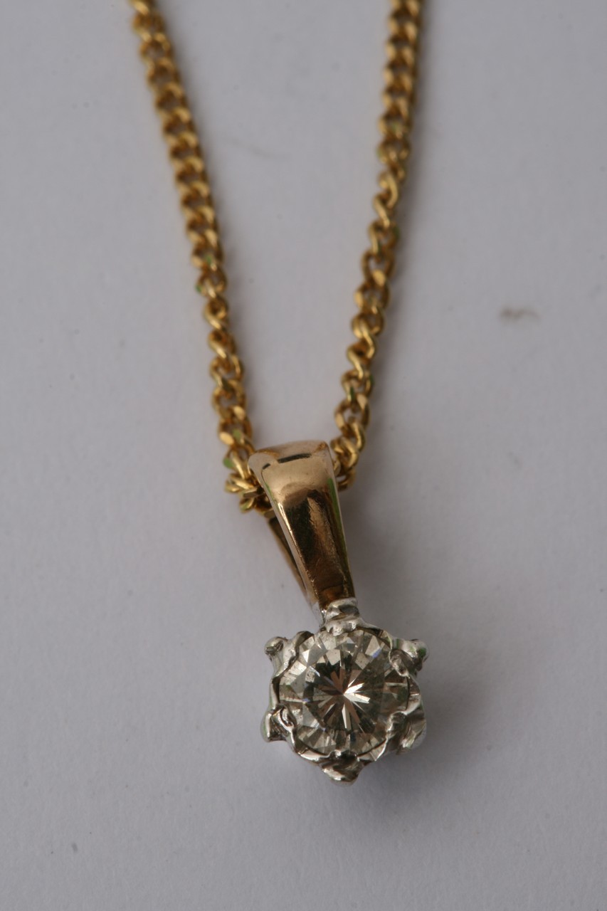 A 9ct gold diamond necklace, approx 1.5g.