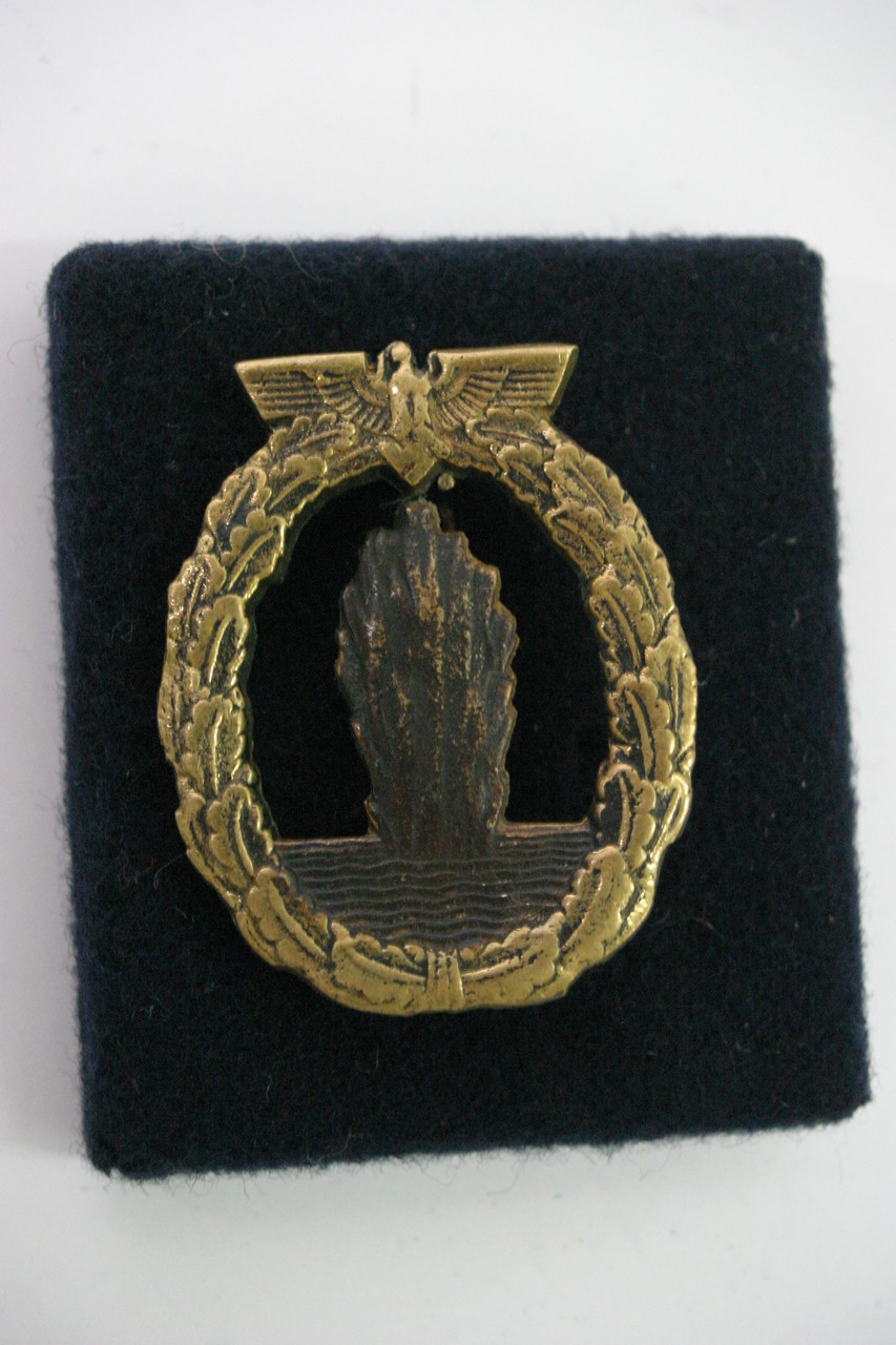 A German WW2 Style Kriegsmarine Minesweeper badge