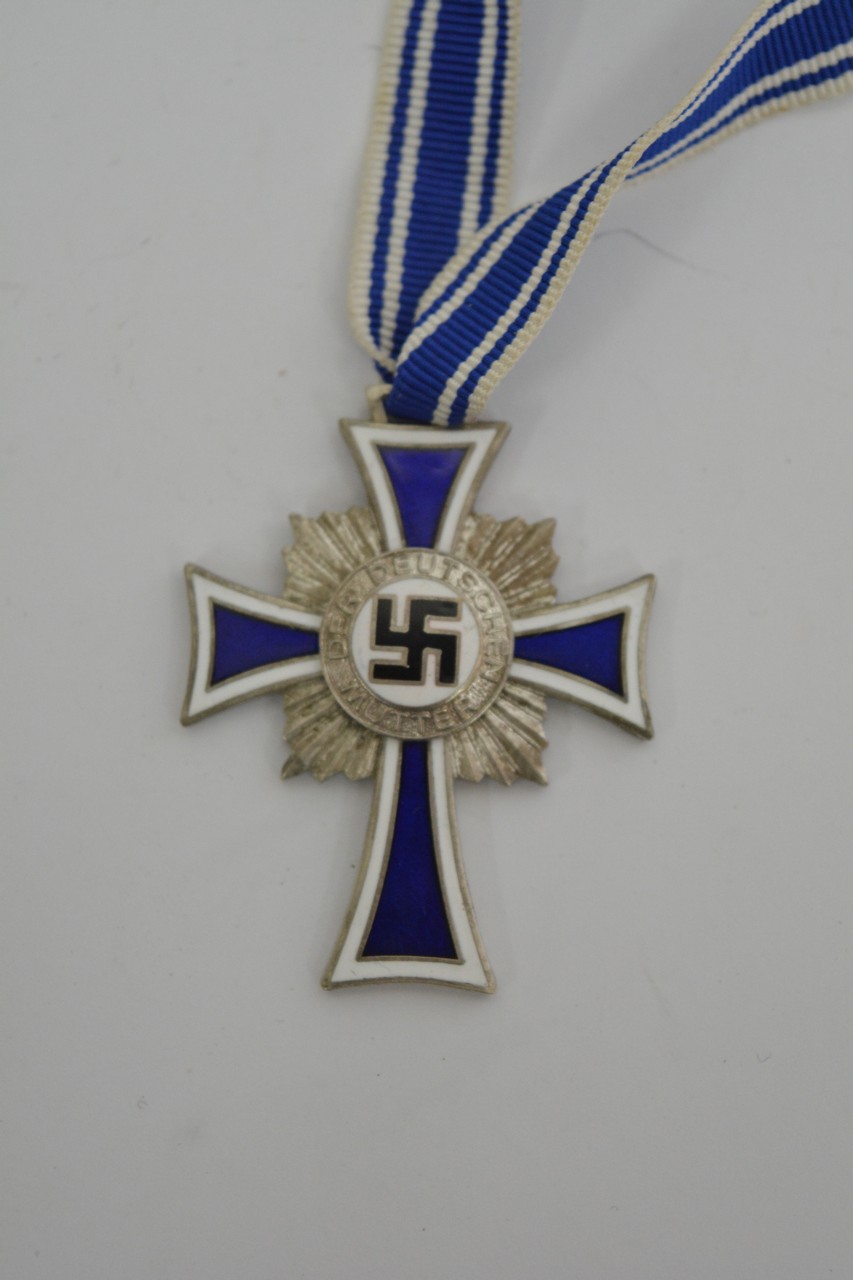 A German WW2 style mothers cross in silver grade w - Image 2 of 3