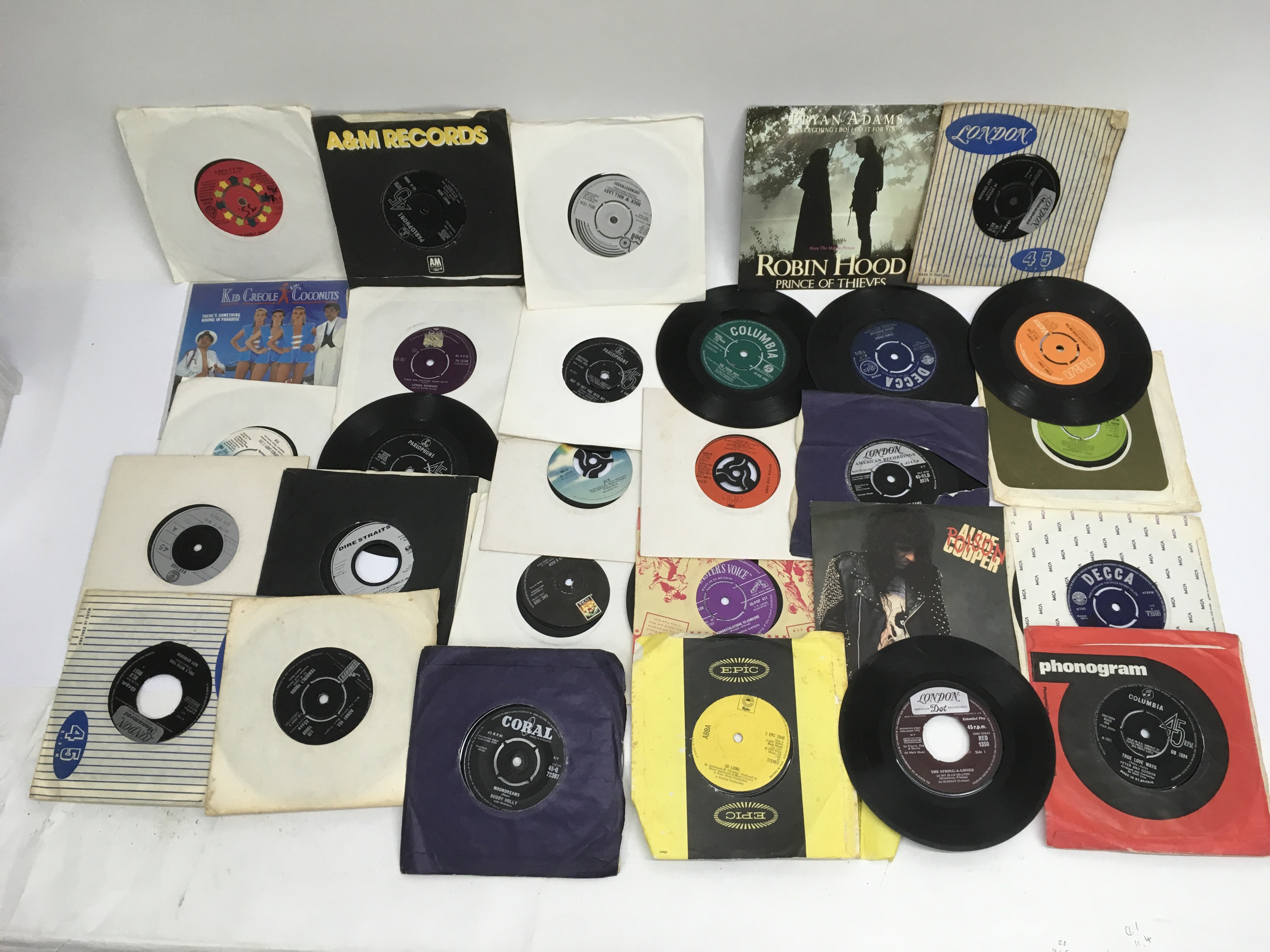 Two boxes of various 7 inch singles including Elvi - Image 3 of 5
