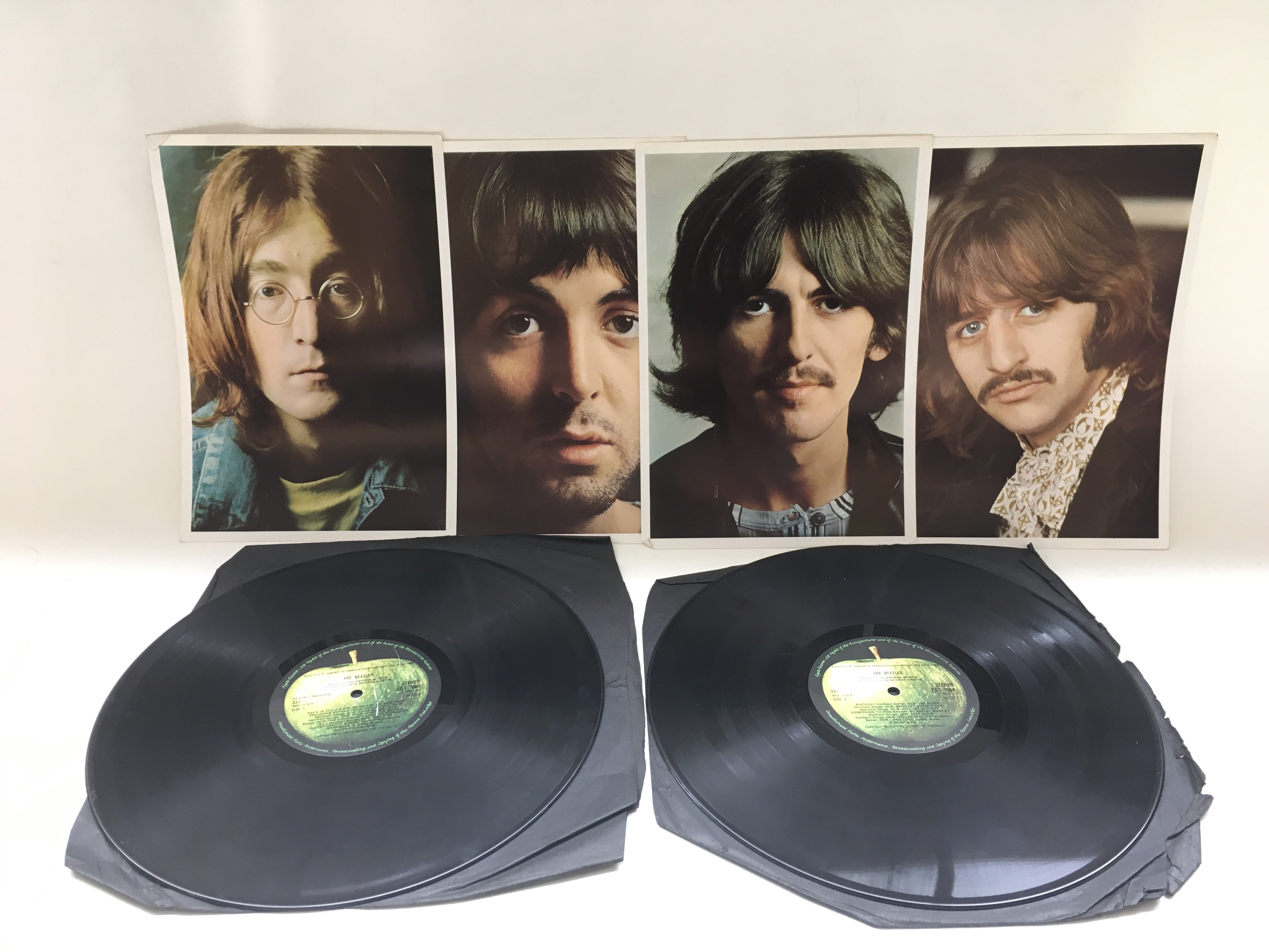 A Beatles 'White Album' LP number 0467030 complete - Image 5 of 5