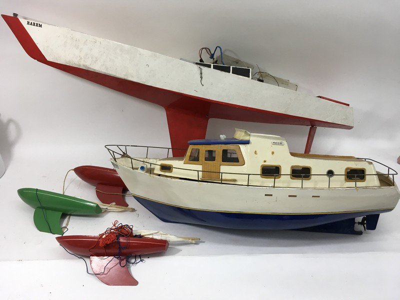 Two model boats, and three pond yatchts.