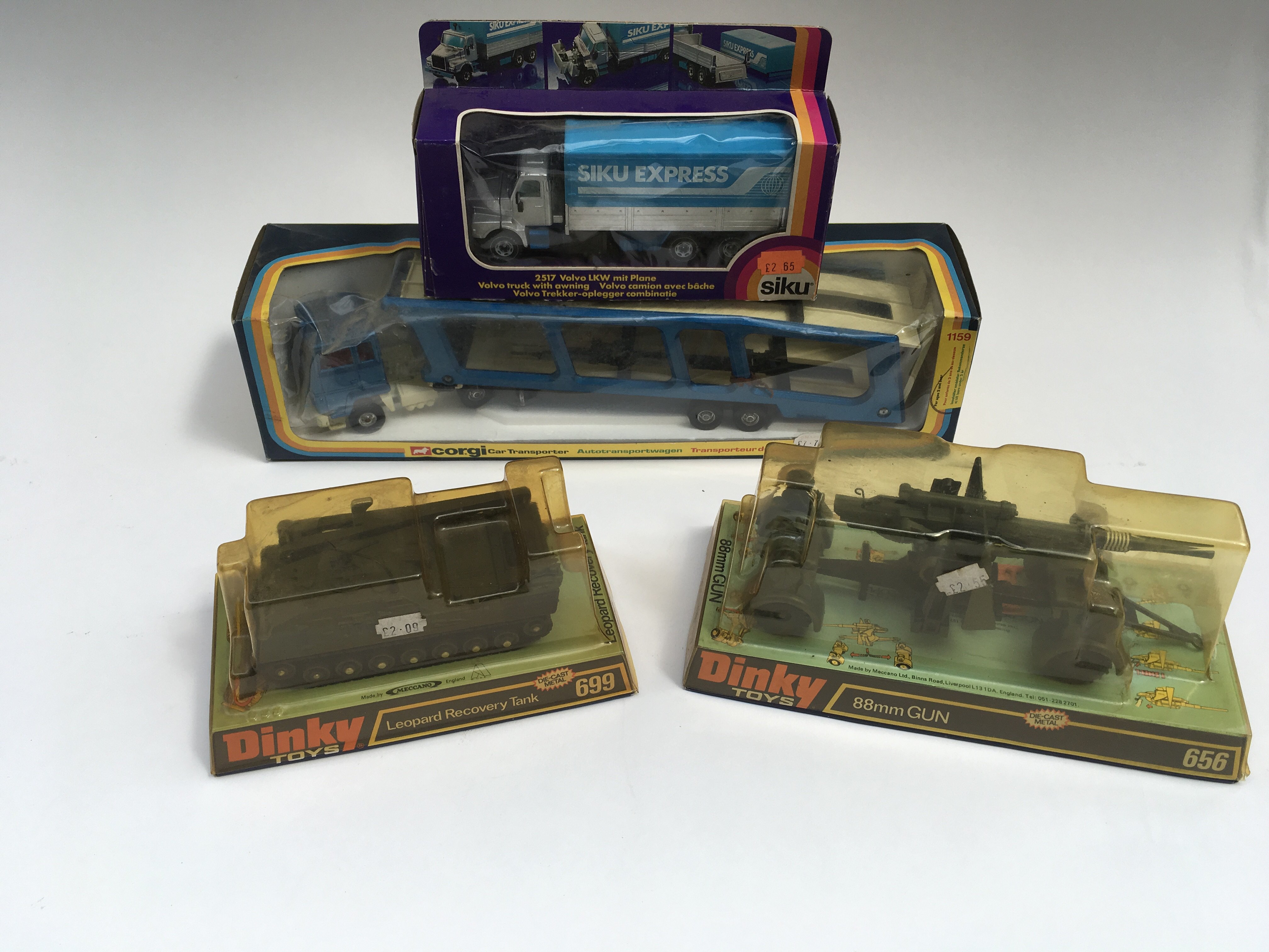 A boxed Dinky Toys Leopard Recovery Tank No 699, a