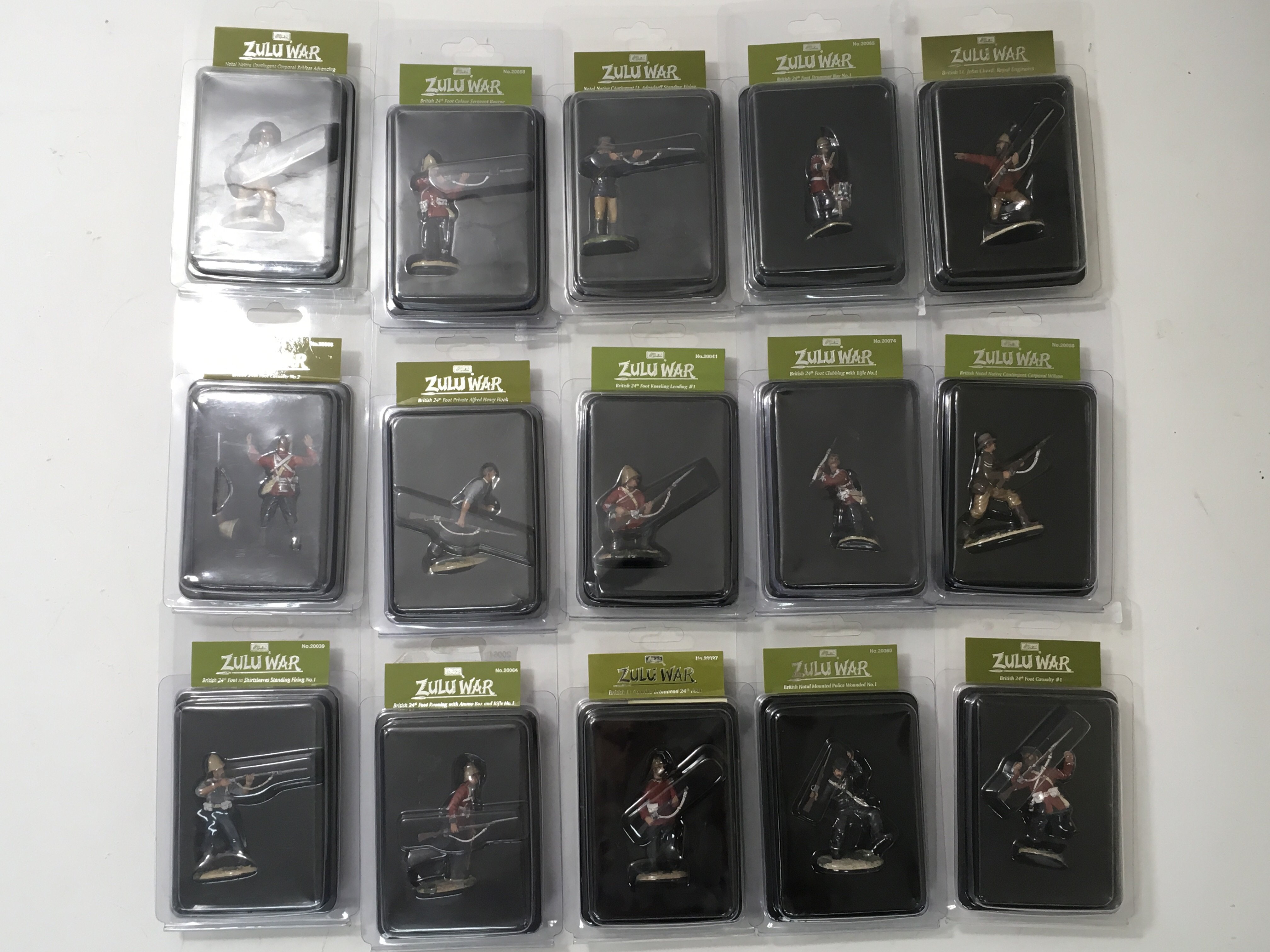 A collection of 22 carded Britains Zulu Wars figur - Bild 2 aus 3