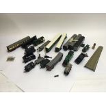 A small collection of Hornby 00 gauge railway item