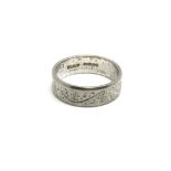 An 18ct white gold ring etched with a floral patte