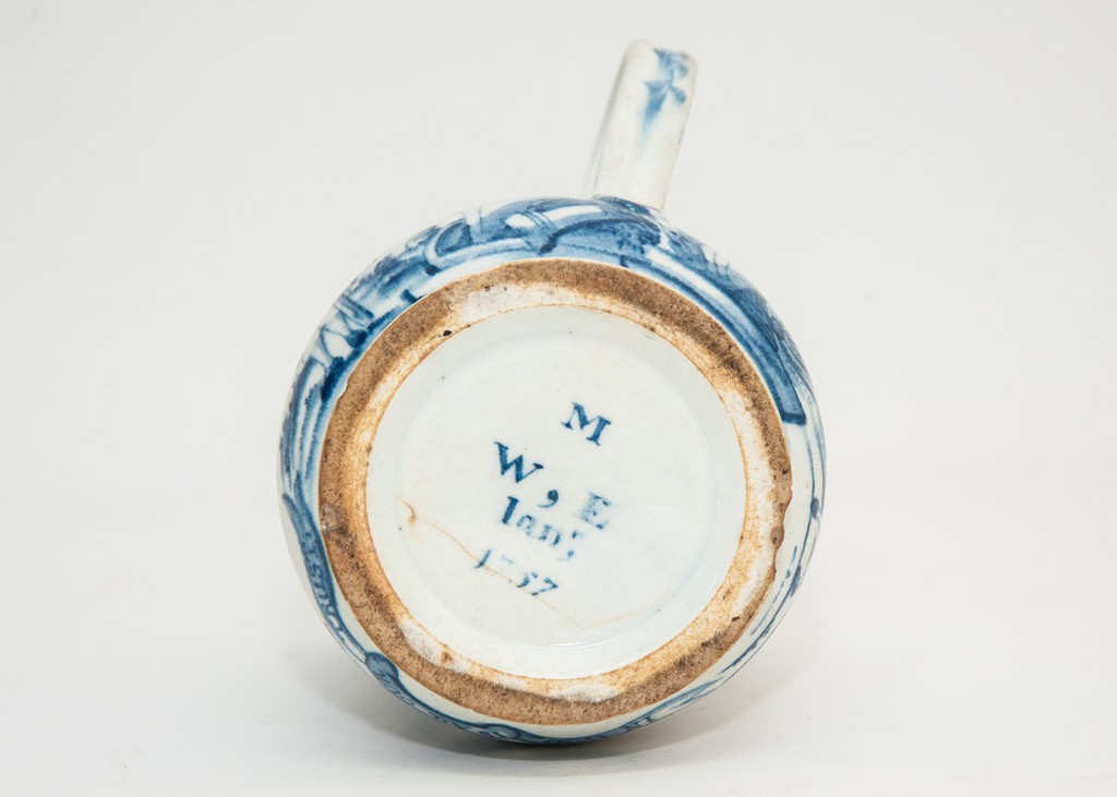 A rare English blue and white porcelain pint mug, - Image 14 of 16
