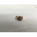 A gents 9ct gold ring with a solitaire diamond. Weight approx 5g Size P