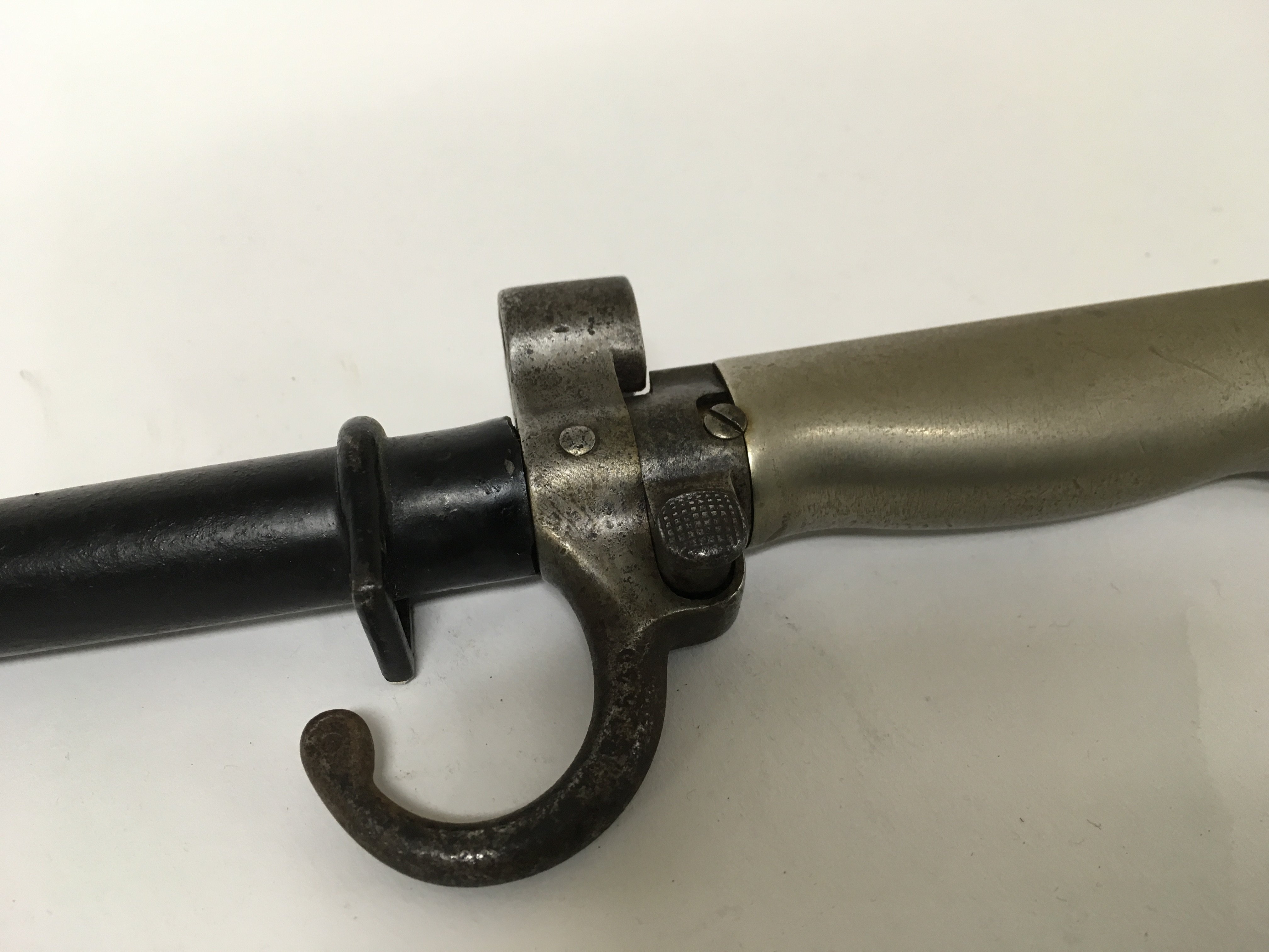 A French M1886 bayonet for use with the 8mm Lebel rifle. This bayonet has a locking mechanism for - Image 2 of 5