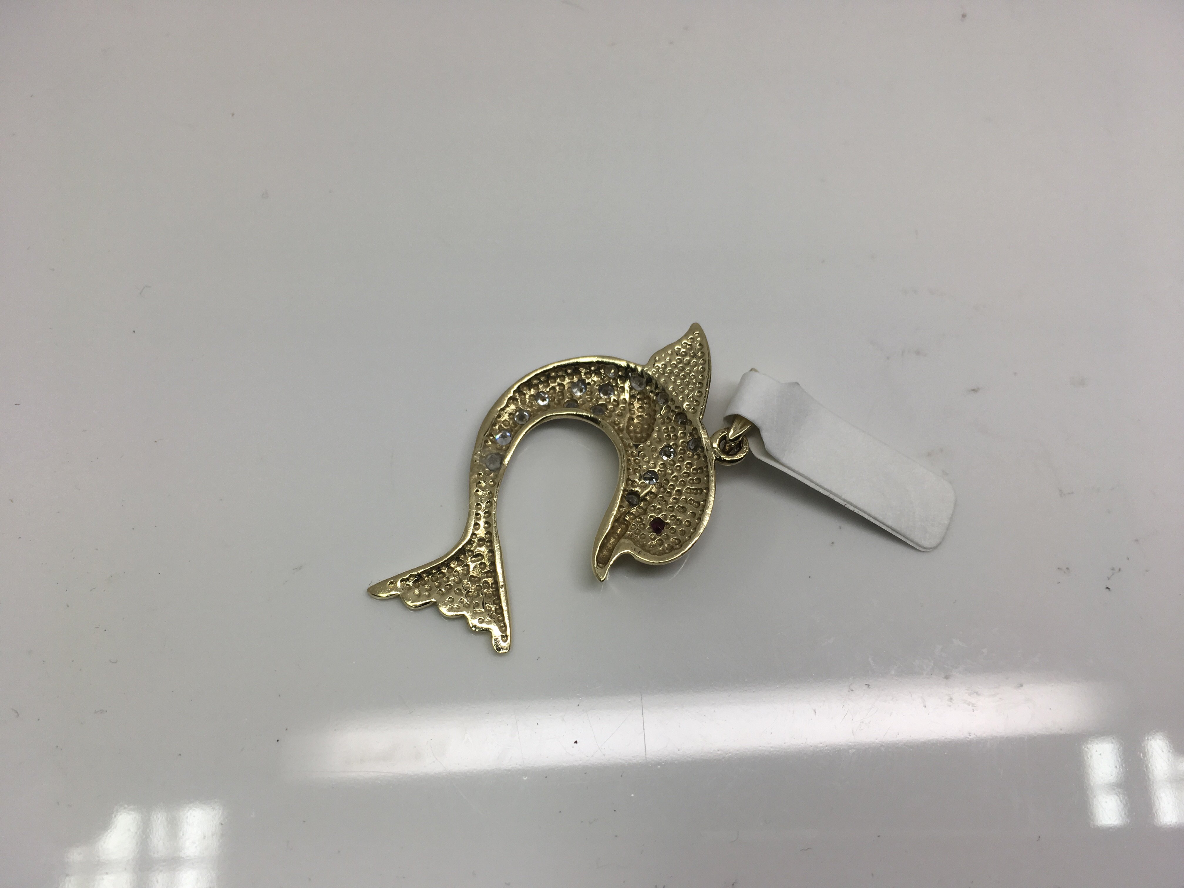 A 9ct gold stone set dolphin pendant. Weight approx 5.60g - Image 2 of 2