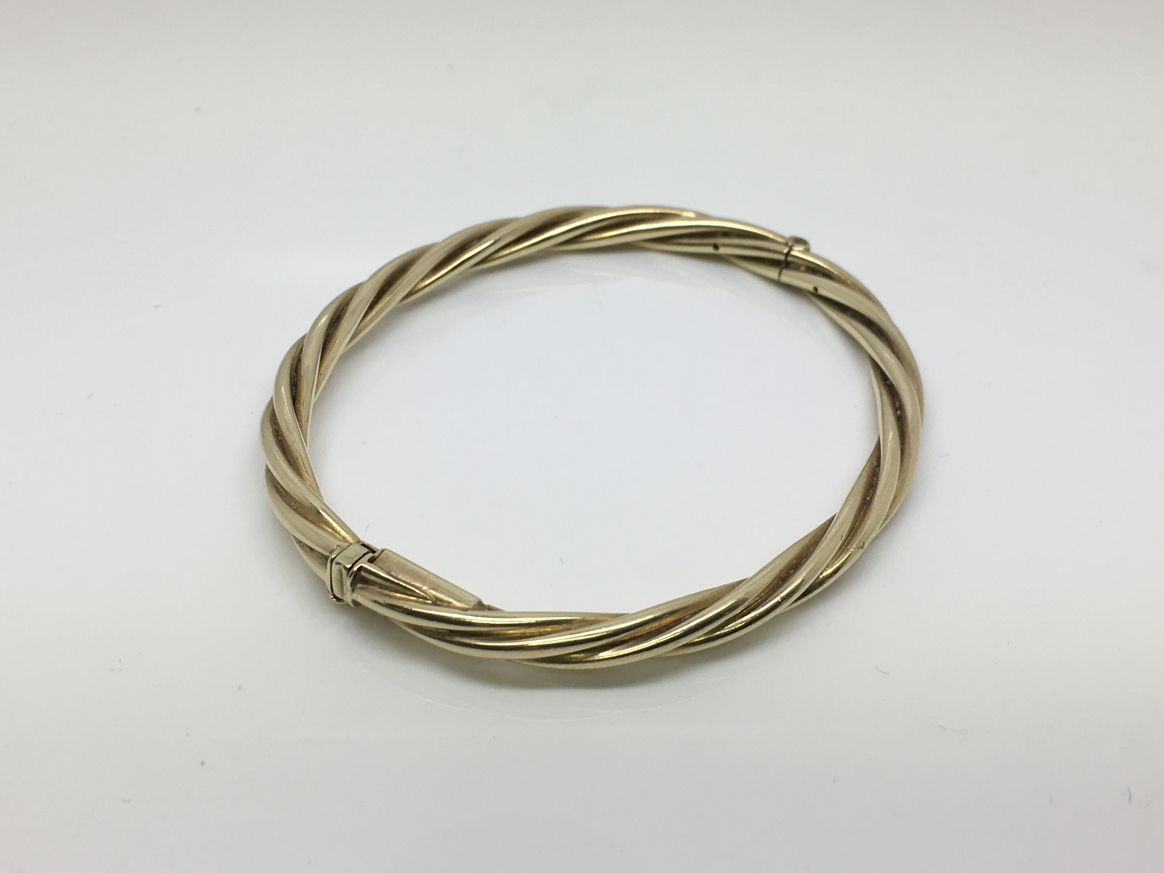 A 9ct yellow gold twisted design bangle, approx 17.2g.