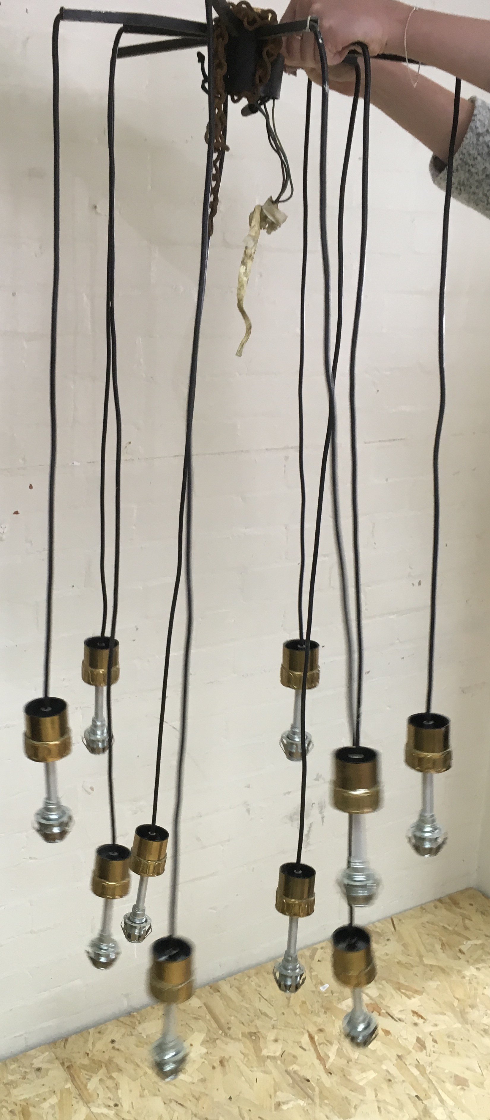 A hanging drop ceiling light, comprising ten flex arms of different lengths each with brass collar - Image 2 of 2