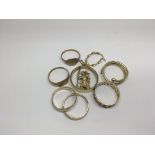 A gold pendant & a collection of 9ct gold rings, 2