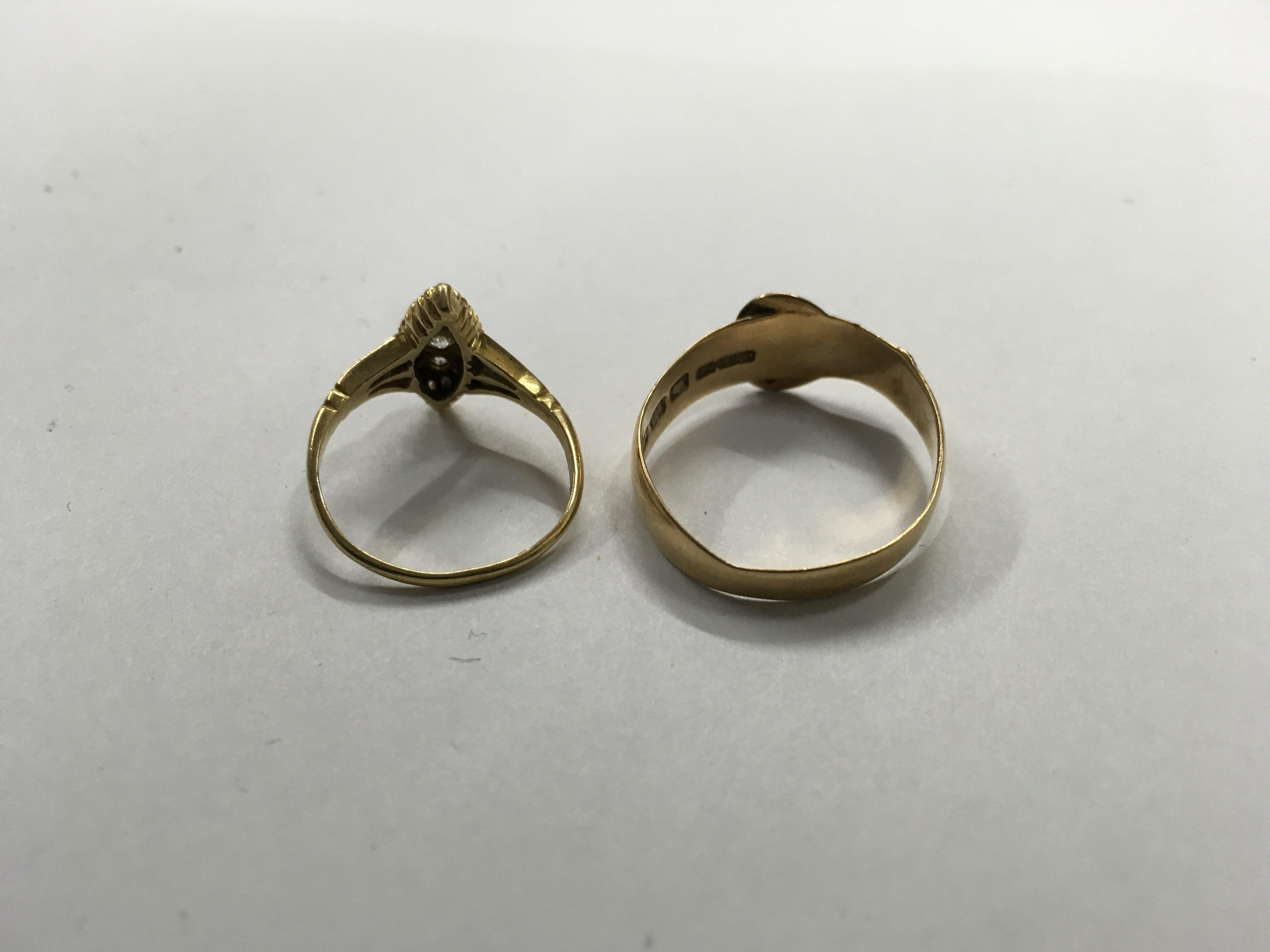 An 18ct gold ring set with diamonds together with a an 18ct gold buckle ring. Sizes approx H & S - Bild 2 aus 2