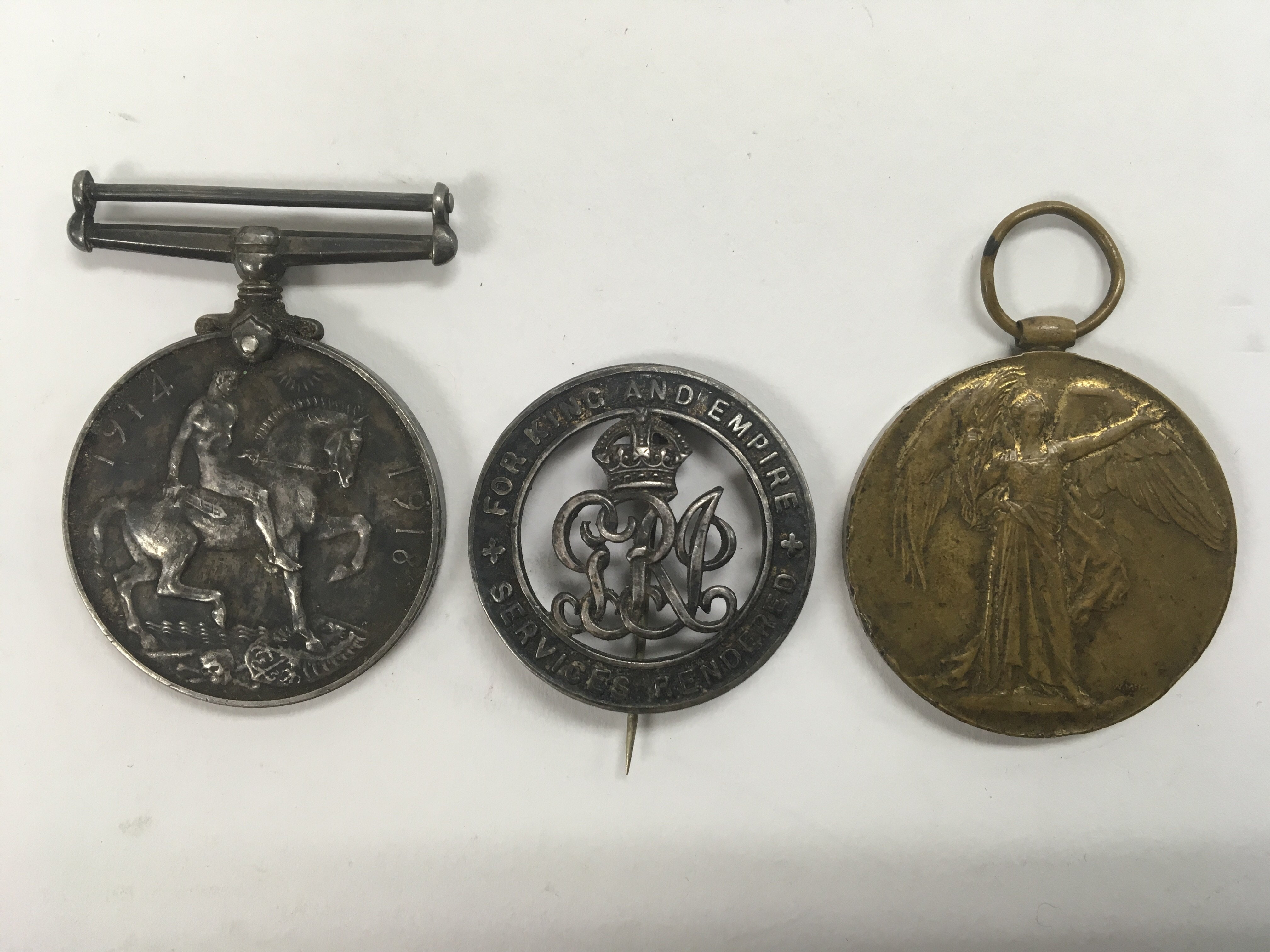 A pair of World War I medals (service and peace) w